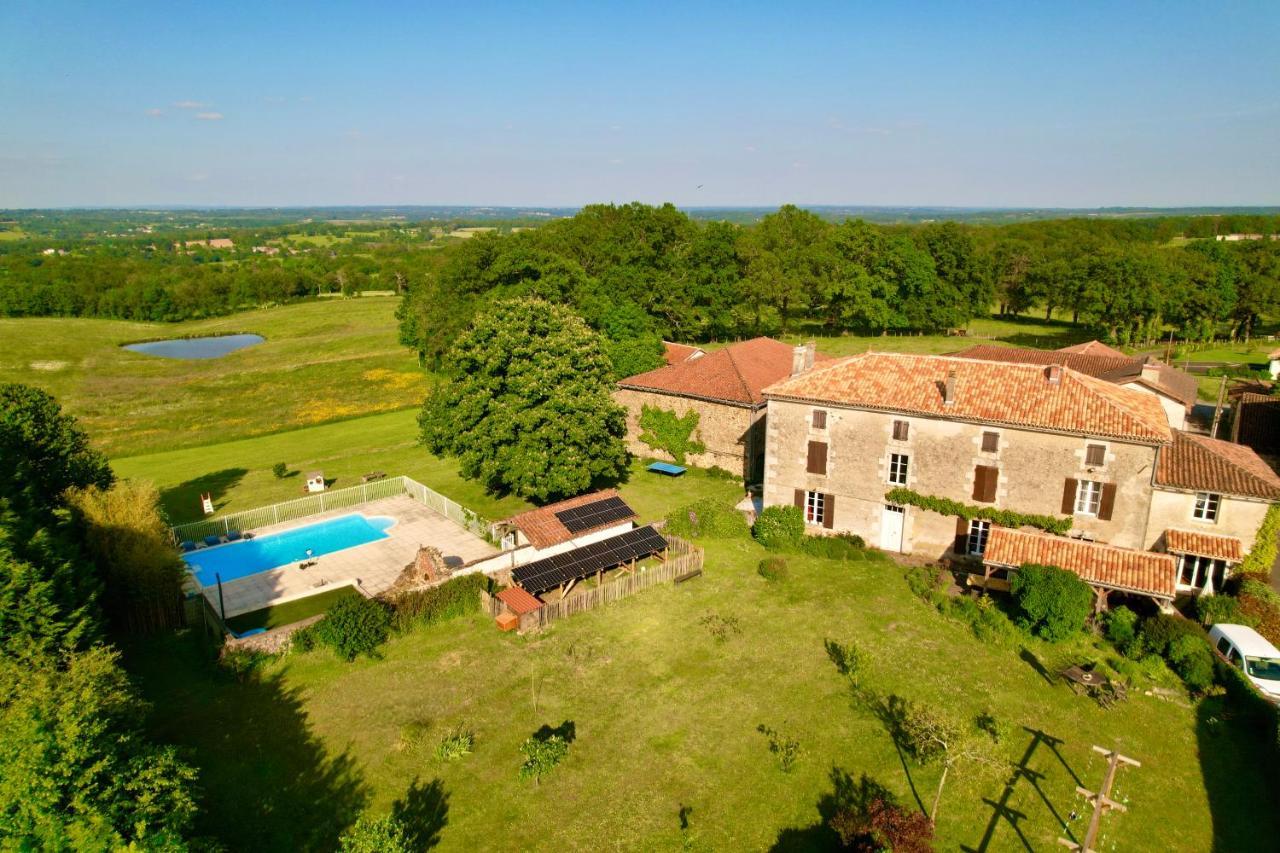 A L'Ombre Du Marronnier Gites La Peruse Exterior foto