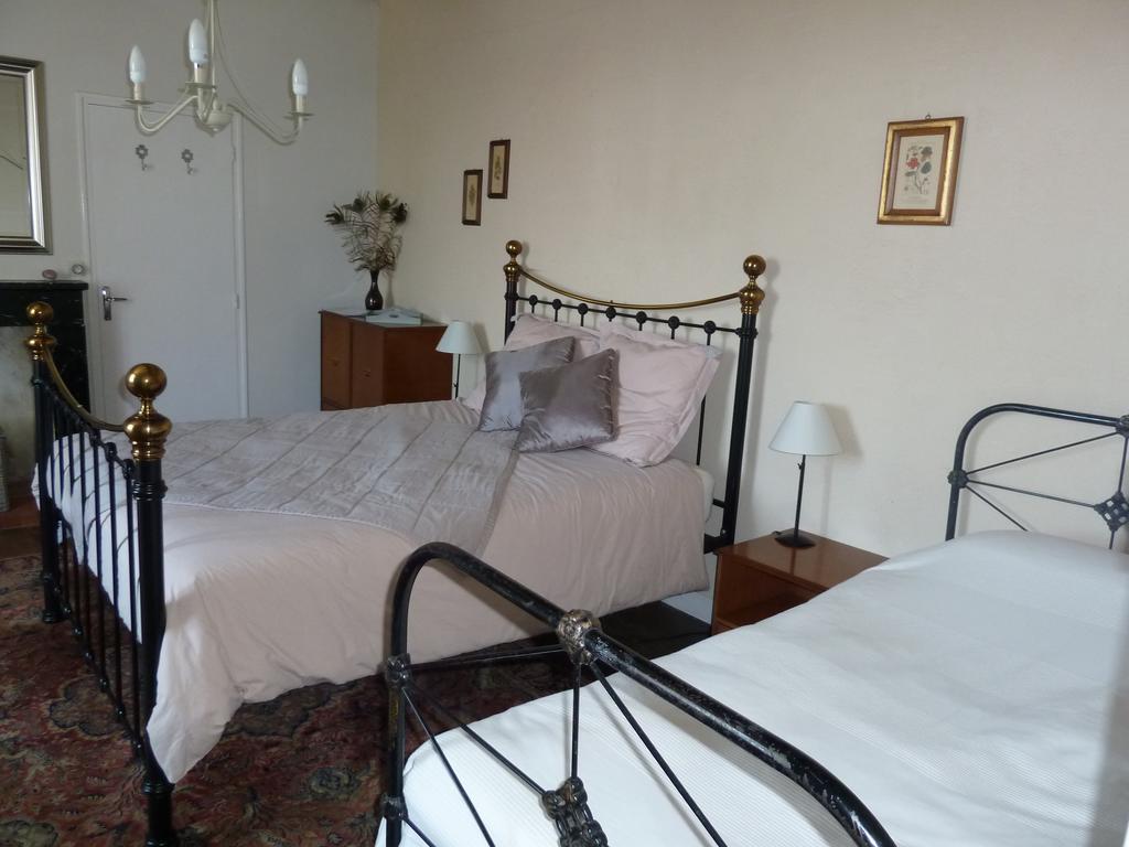 A L'Ombre Du Marronnier Gites La Peruse Zimmer foto